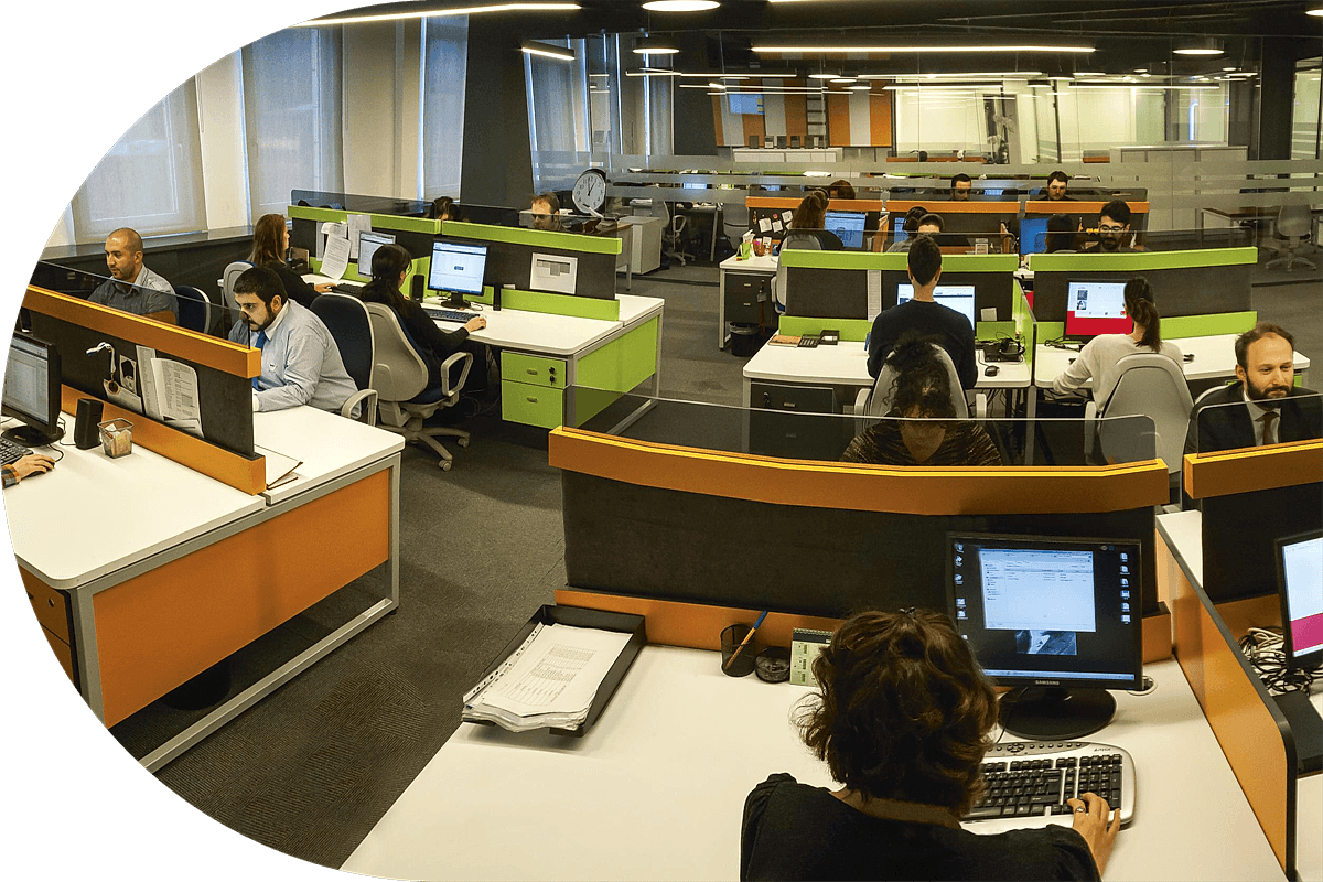 Başarımızın temelinde, en değerli gücümüz olan insan kaynağımız yer alıyor.